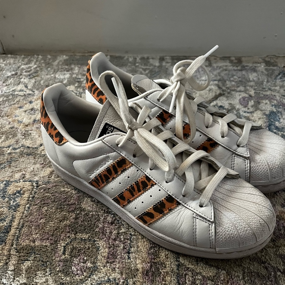 Adidas leopard sneaker superstar